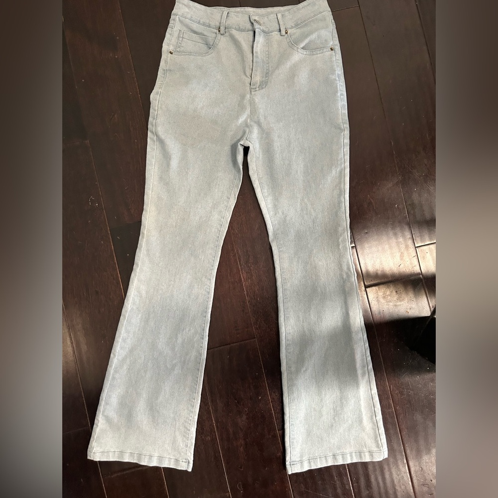 Stretch Light Blue Denim Jeans 26” stretches to 30” waist 28” inseam lifting